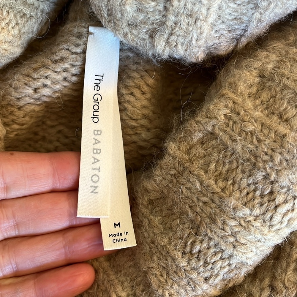 Aritzia Alpaca Blend Plutarch Turtleneck Sweater Size M Taupe Cozy Oversized - Picture 10 of 16